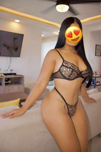 Yesenia, 23  female escort, Newport News